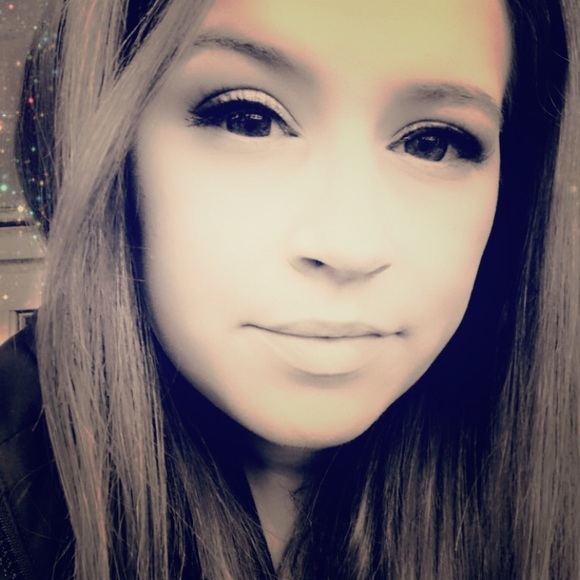 Meet your Posher, Charity - Picture 3 of 4